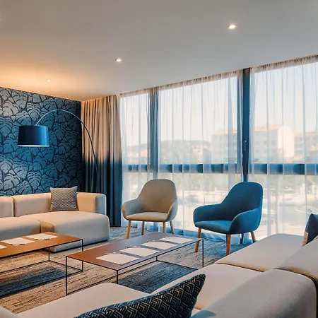 Kyriad Prestige Toulon - L S S M - Centre Port 3* ラ・セーヌ・シュル・メール