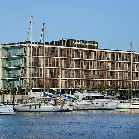 ホテル Kyriad Prestige Toulon - L S S M - Centre Port 3*